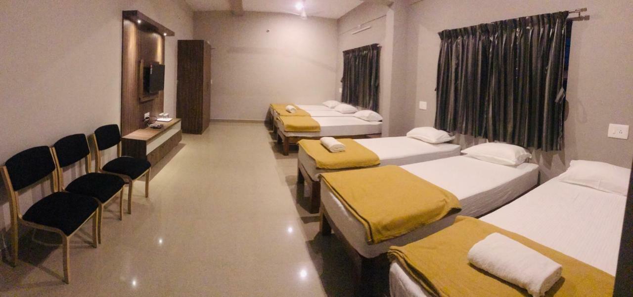Отель Sharada Residency Somvarpet Экстерьер фото